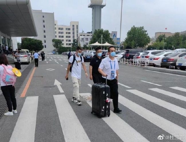严格来说，《小美人鱼》中的那个凄美并且带有凌厉质感的爱情故事，并不是很适合孩子